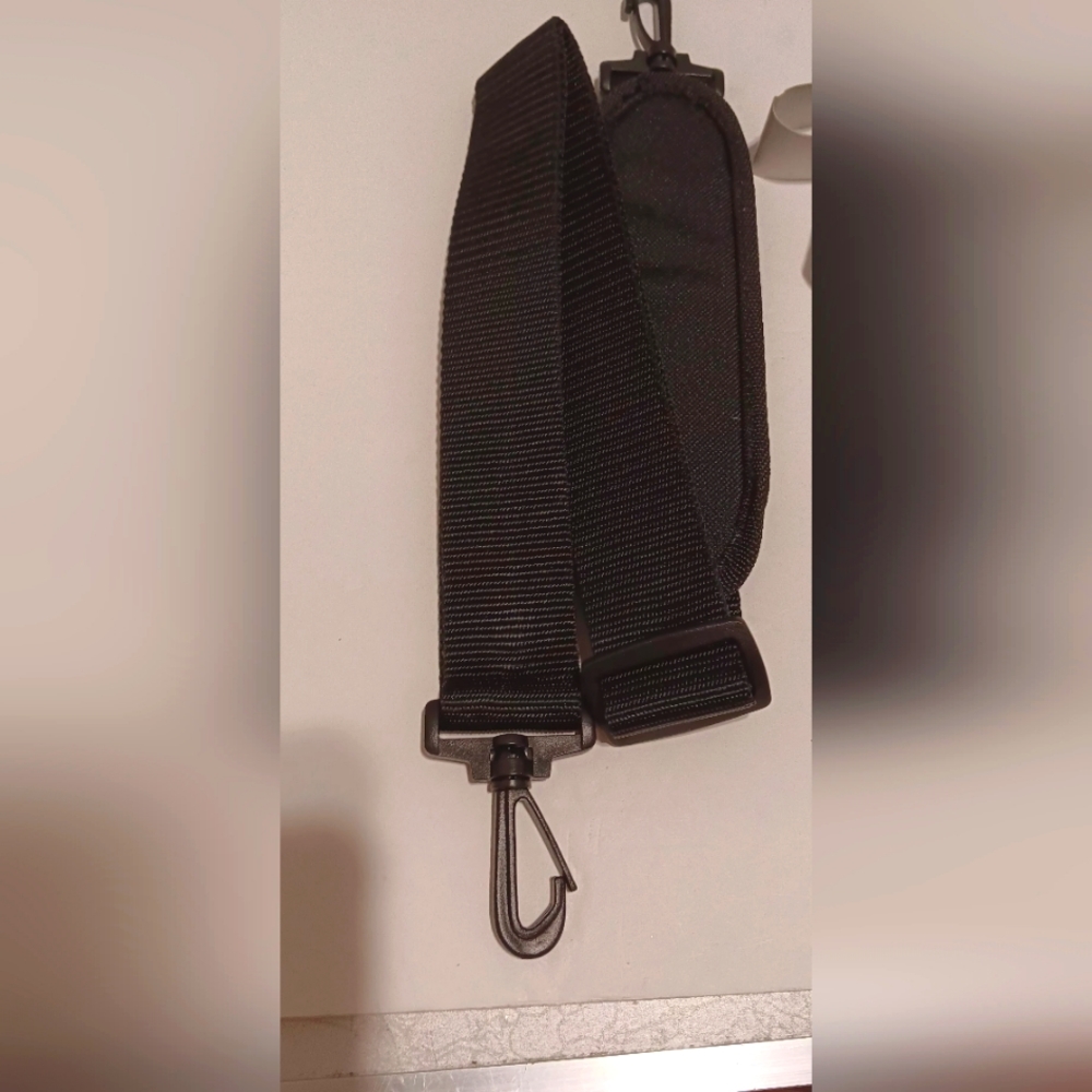 BLACK LUGGAGE STRAPS NEW IN PACKAGE